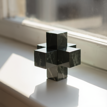 Geformter Marmor-Kreuzblock