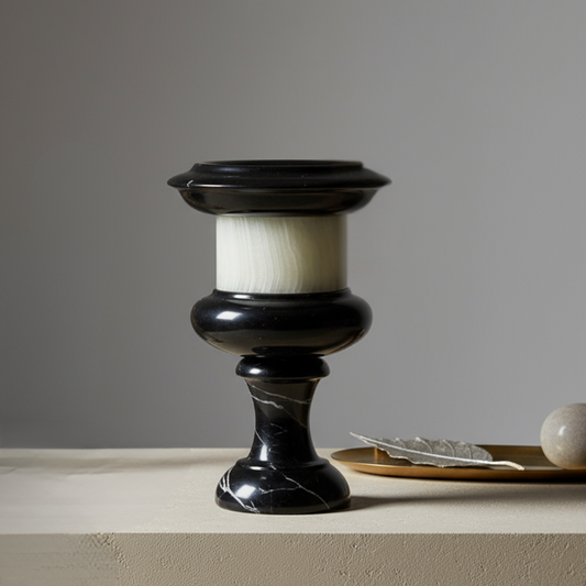 Velora Marmorvase – Sockel Akzentstück