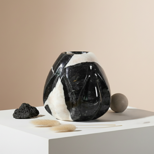 Calyx Marmorvase – Design aus massivem Stein