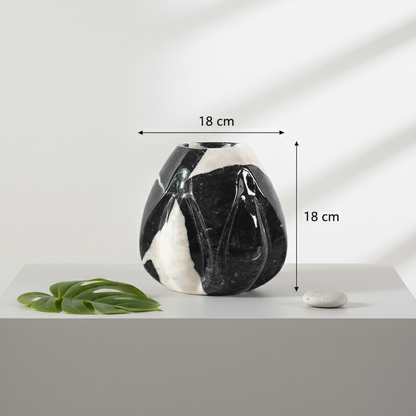 Calyx Marmorvase – Design aus massivem Stein